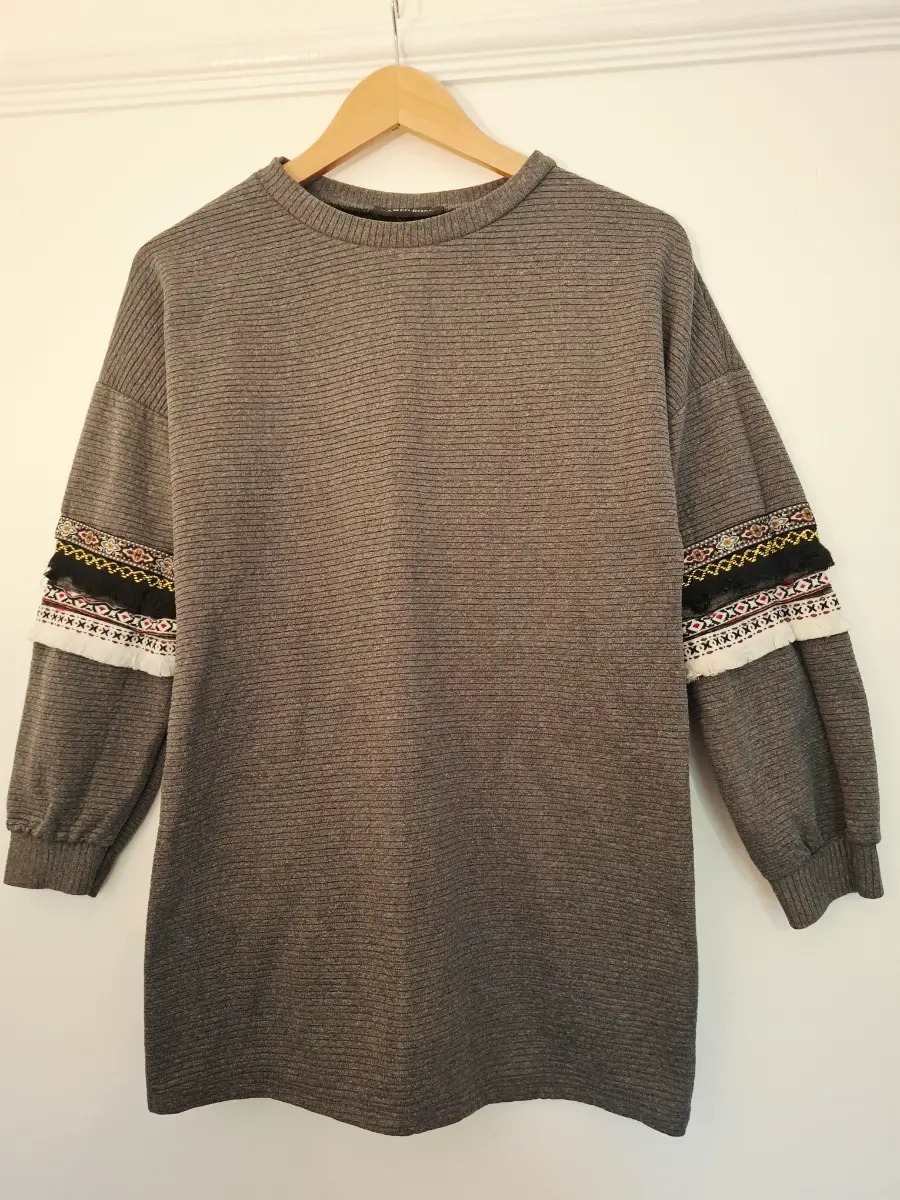 Cameo Rose Textured Boho Sleeve Jumper. Grey, Embellished – Size S, Oversized.
