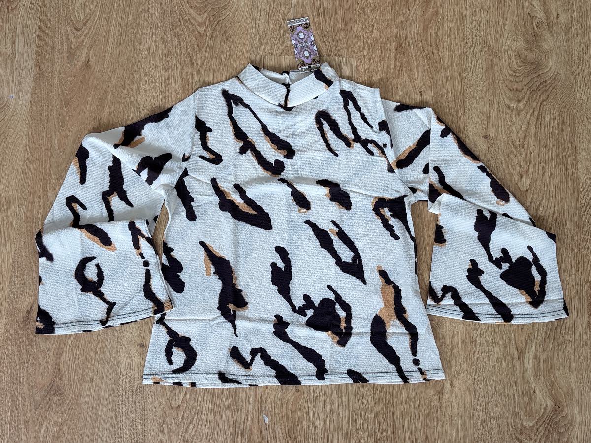 Boohoo textured abstract animal print high neck top NWT 6 🐾
