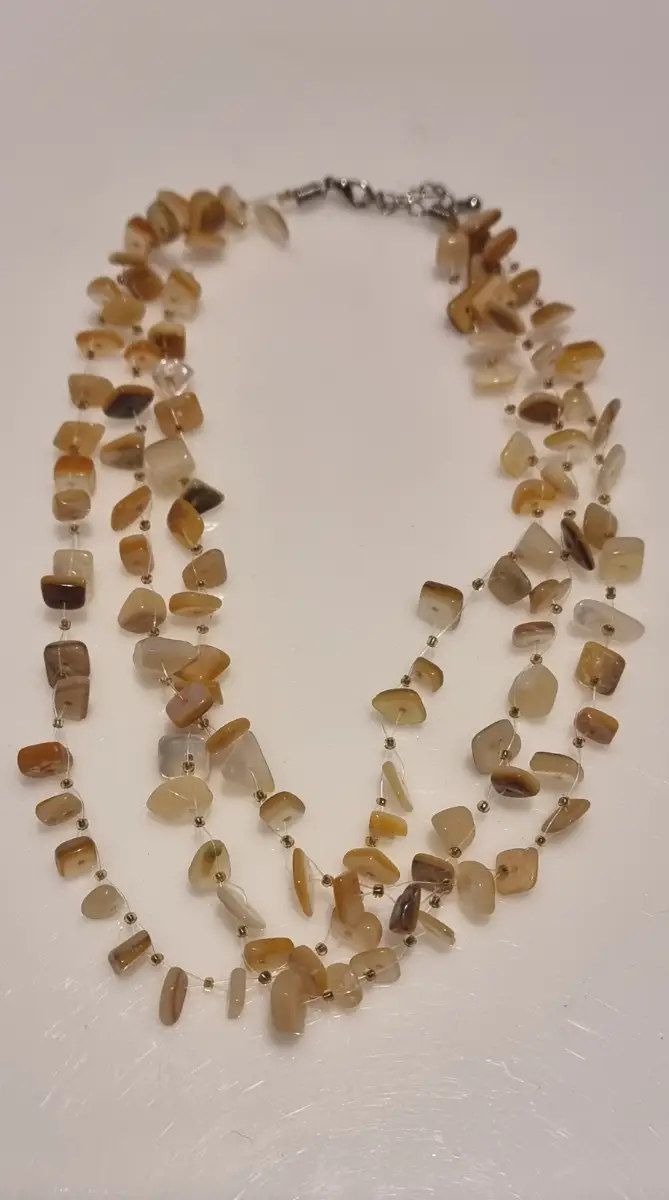 shell like beach vibes necklace.