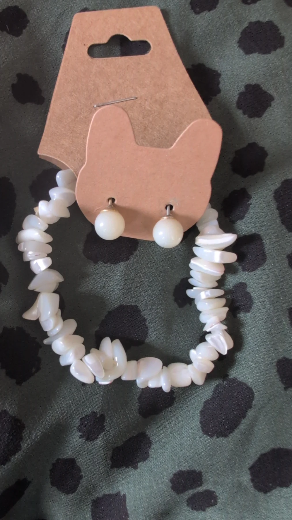 Mother of pearl stretch bracelet with matching stud earrings set