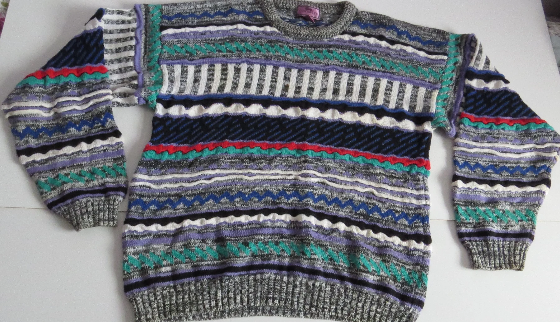 vintage 70's /80's Coogi Style 3D Sweater/Jumper Size XL - 46ins Chest