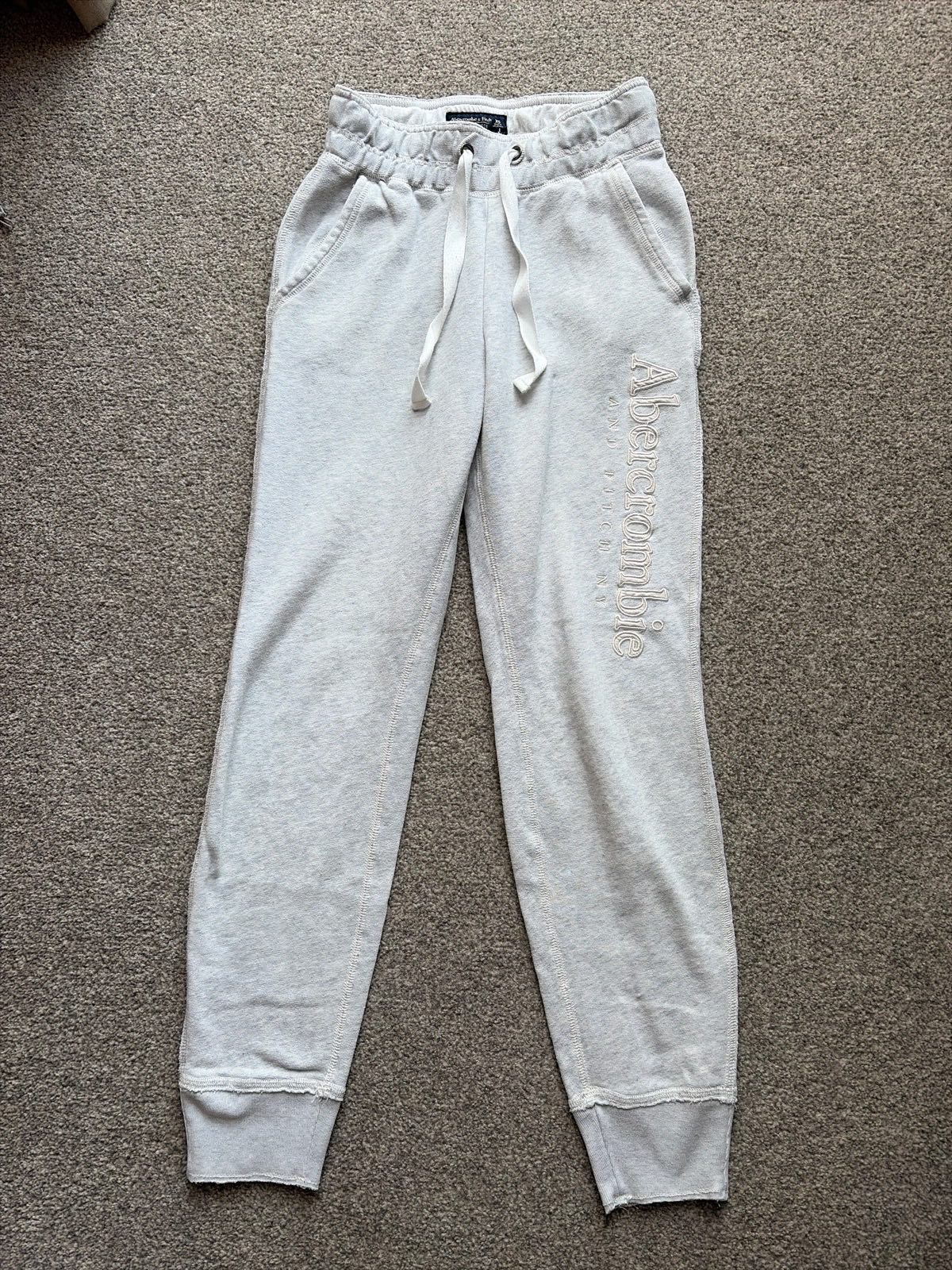 Abercrombie and Fitch Women’s Jogger/Sweatpants in light grey