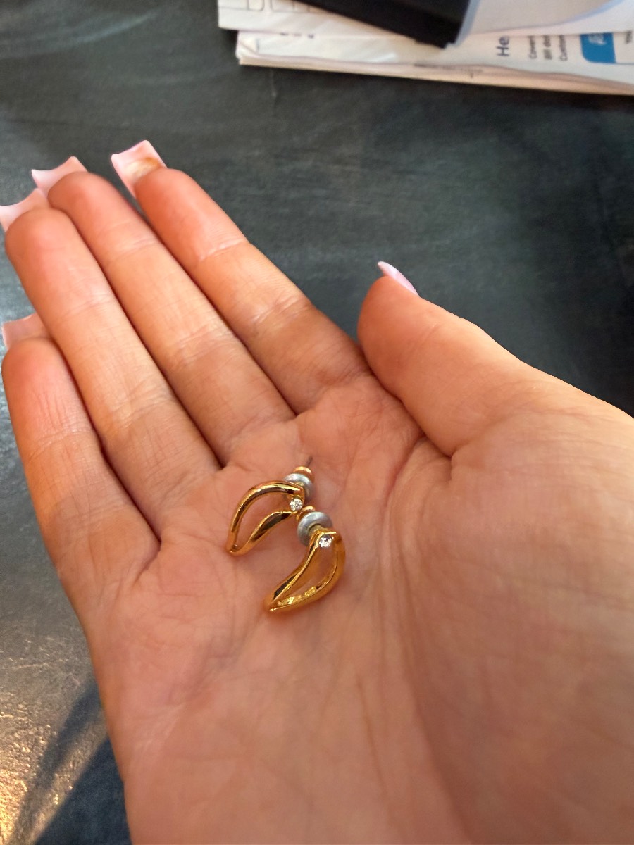 gold earrings