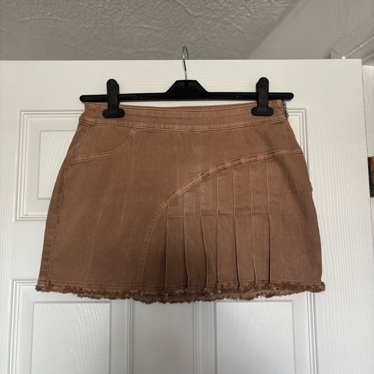 Bershka Tan Cotton Mini Denim Skirt Pleated Stretch Distressed Frayed Hem Size UK 8-10 Grunge