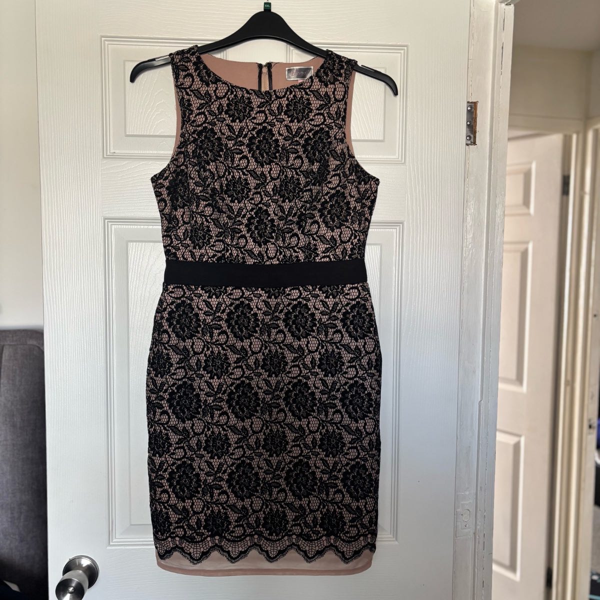 Lipsy Black & Beige Nude Floral Lined Knee Length Dress Sleeveless Lace Bodycon Size UK 12 Wedding