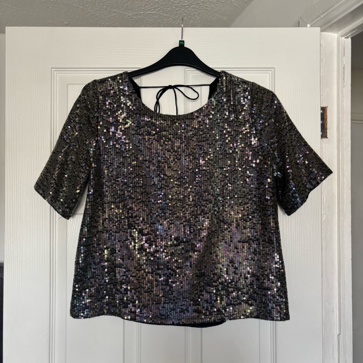 New Look Sequin Short Sleeve Party Top Size UK 14 Back V Neck Tie Up Round Neck