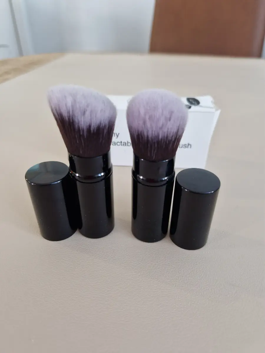 Set of 2 Retractable Kabuki Brushes