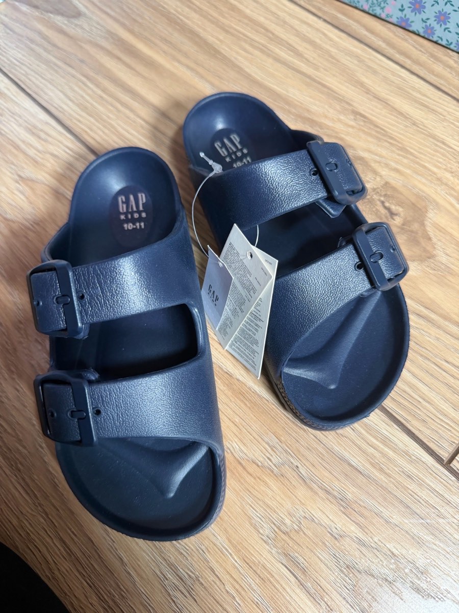 Gap boy trendy summer sandals size child 10-11