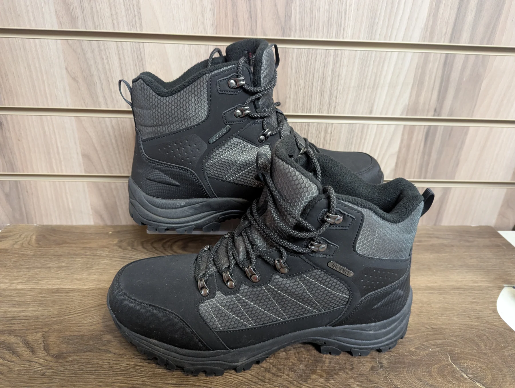 Mountian Warehouse Thinsulate Extreme Isodry Waterproof Walk Boots Trek Hike Outdoors UK 12 EU 46