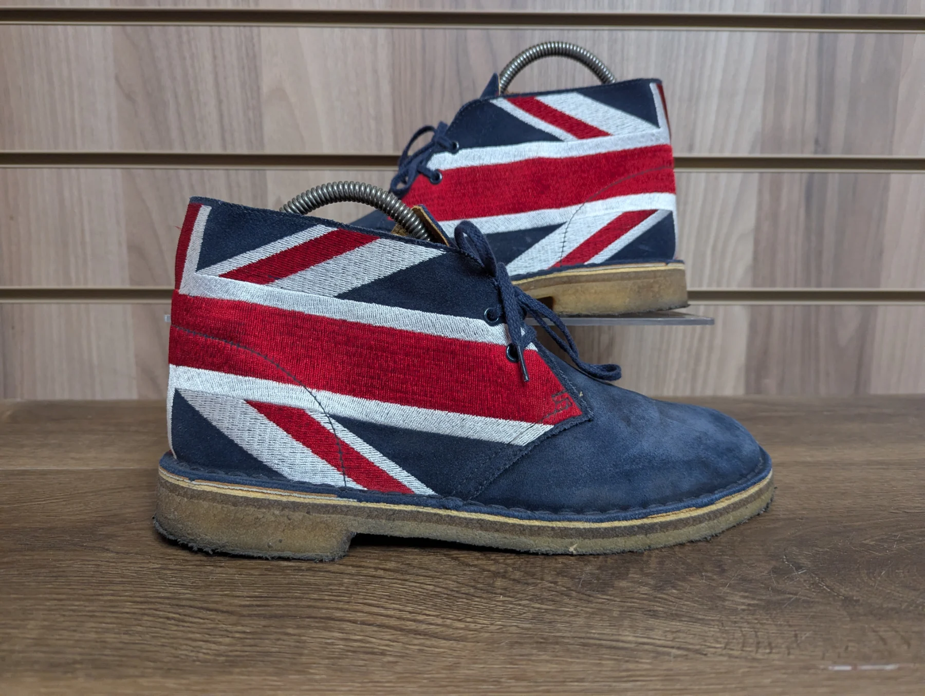 Clarks Orignals Desert Boots Embroidered Union Jack Soft Suede Rare Uk 7.5 EU 42