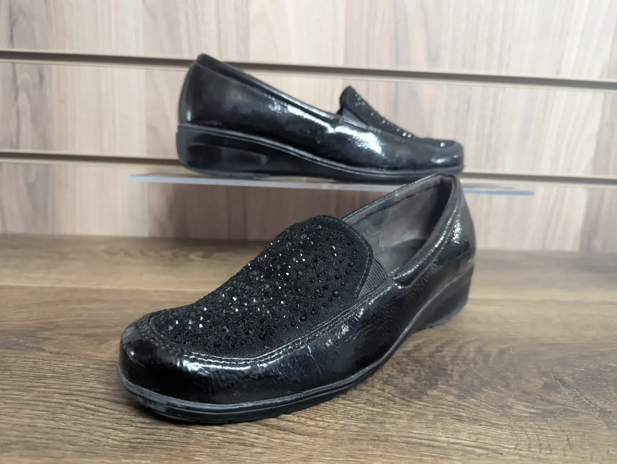 Pavers Ranch Cushioned Shoes  Slipon Rhinestone Patent Leather Slipon UK 4 EU 37