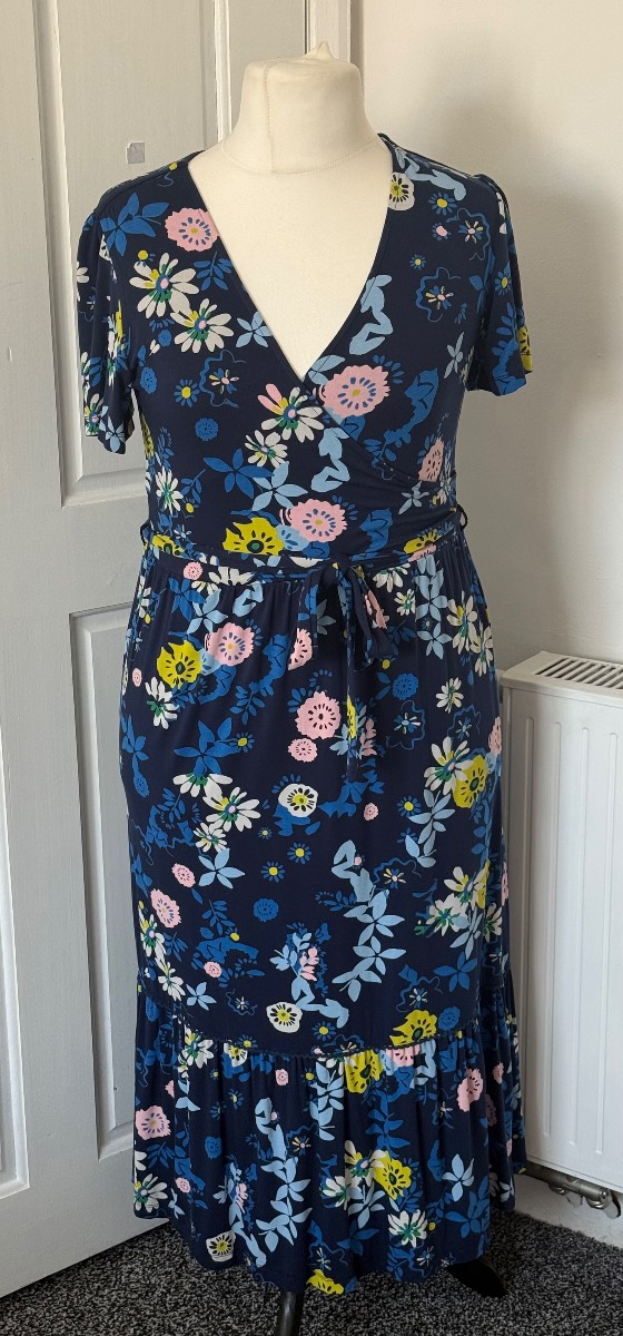 Lily & Me UK 12 EU 40 Floral Wrap Midi Dress ecovero  Viscose Navy Summer Tea Dress