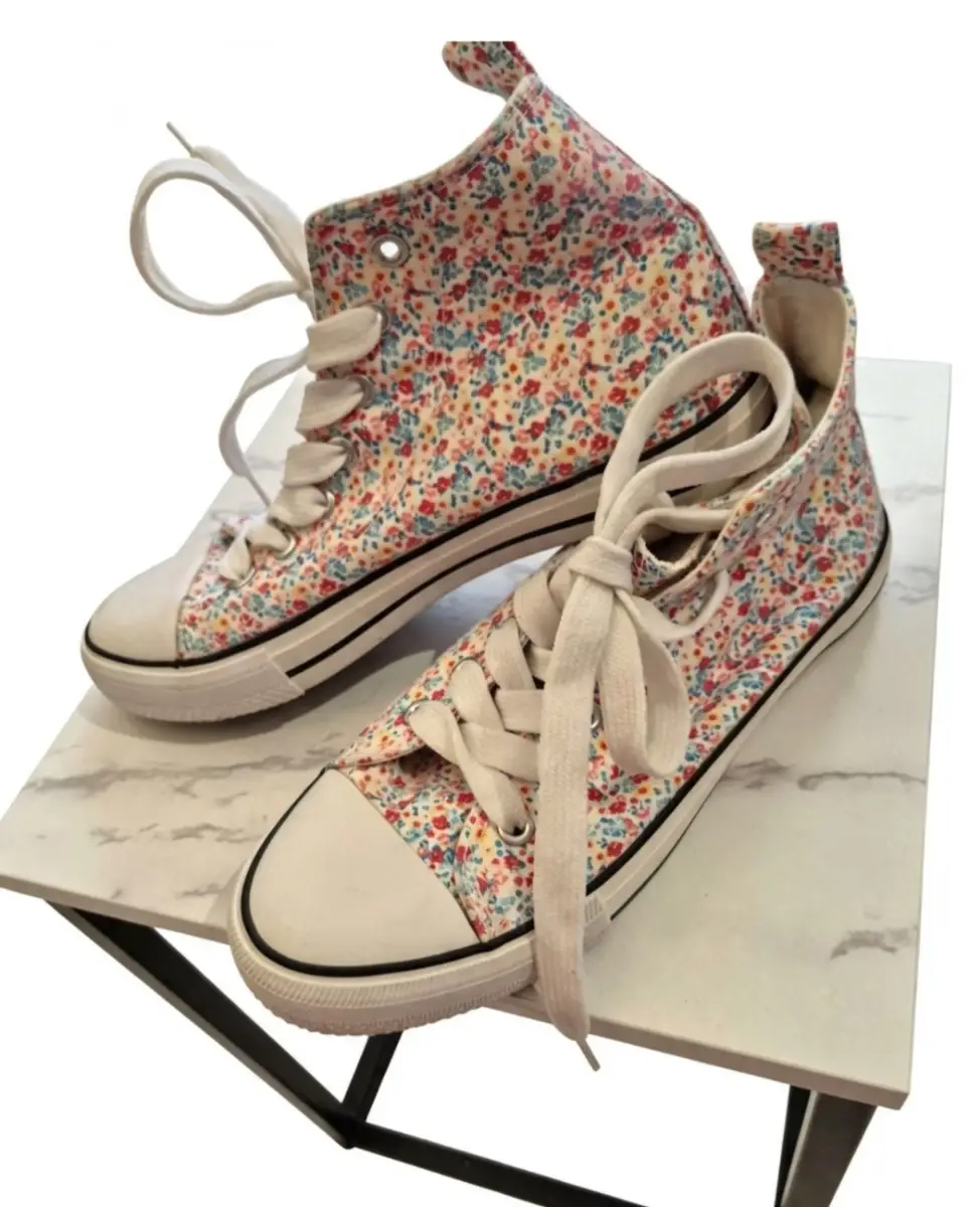 High-top trainers ditsy floral design white laces and white base colour size 5