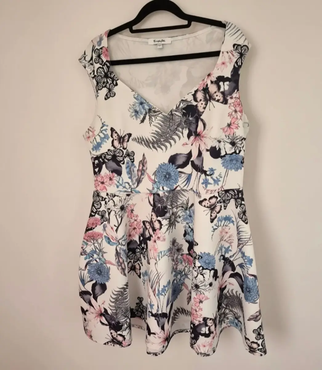 Fit-and-flare tea dress white with butterfly floral design short sleeve size 16