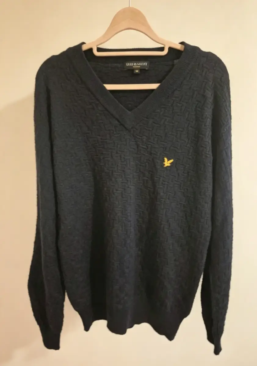 Lyle & Scott Navy V-Neck Jumper | Size M | Textured Geometric Knit