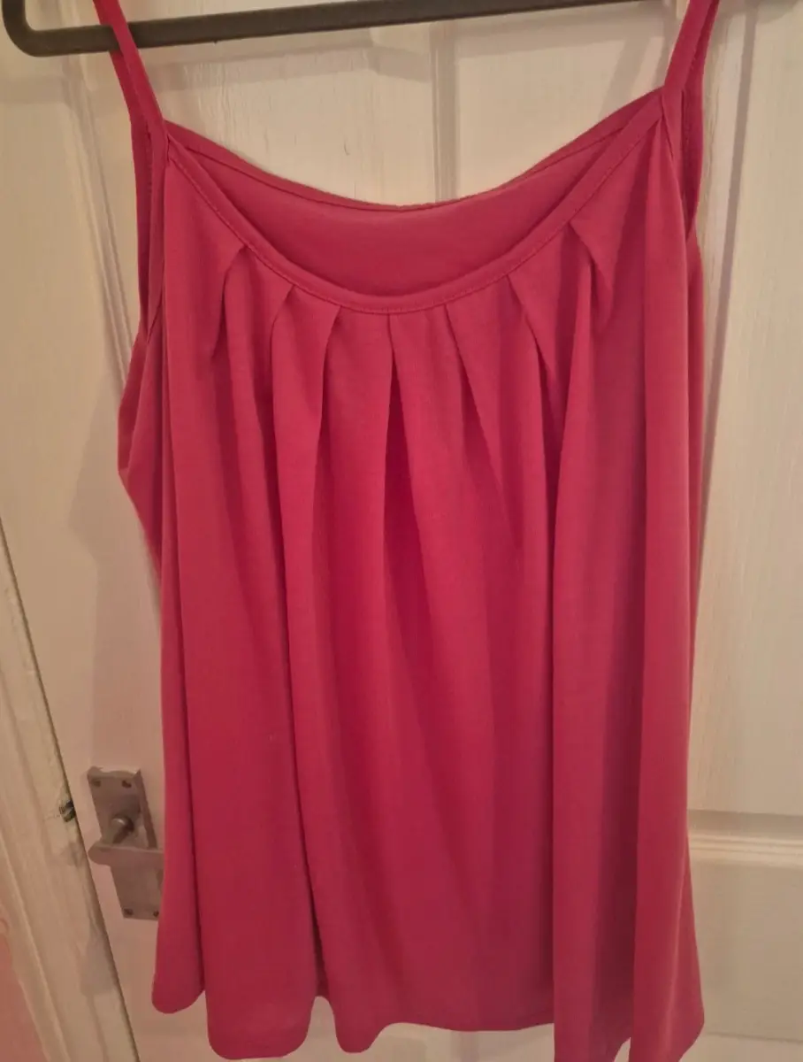 Lovely loose fit pink pleated front vest top style size 5XL