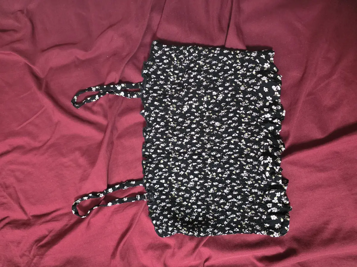 Hollister Black Floral Shirred Crop Top / Cami – Size M