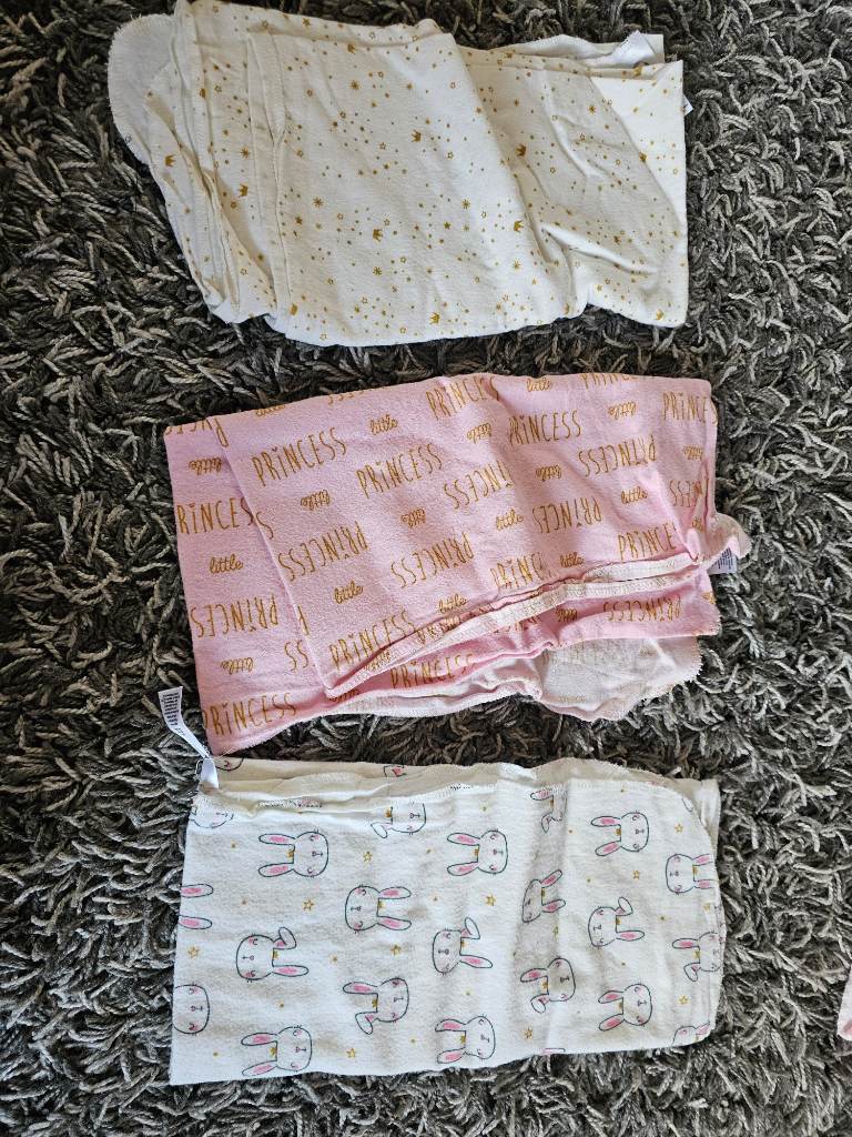 Gerber thin blankets x3 (great for moses basket)