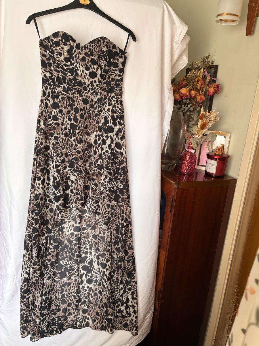 This Animal Print Bandue Maxi Dress in size 4-6