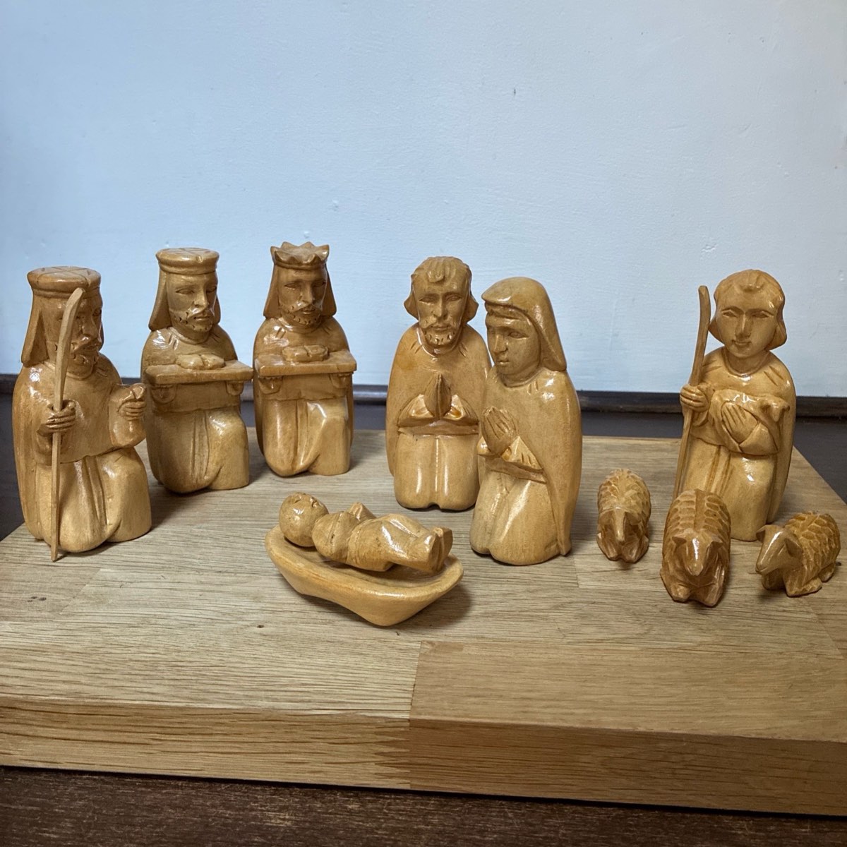 Olive Wood Rustic Nativity Set Hand‑Carved Detailed Varnished 11 Pieces Vintage vgc