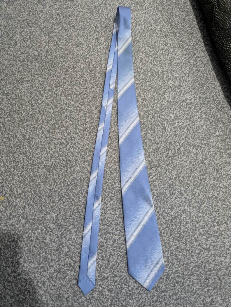 Blue/white striped tie