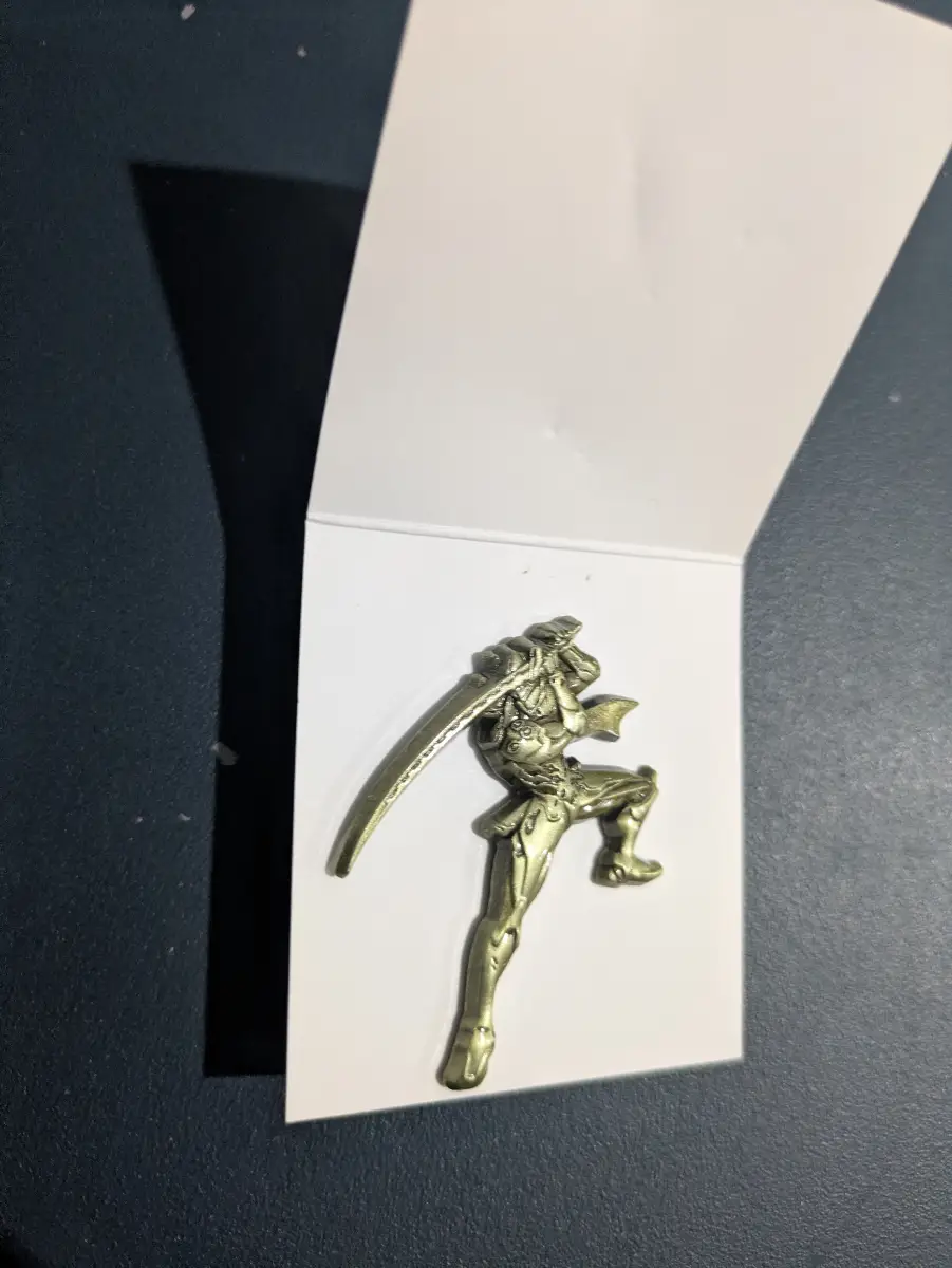 Gold Genji pin