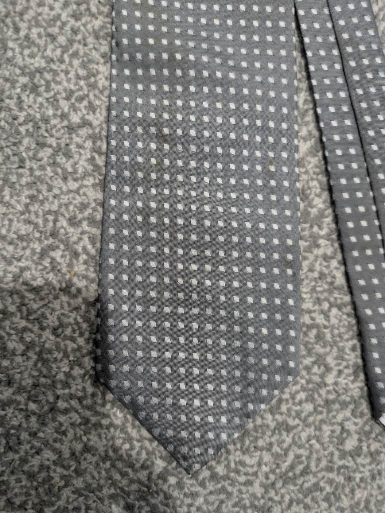 Grey polka dot tie