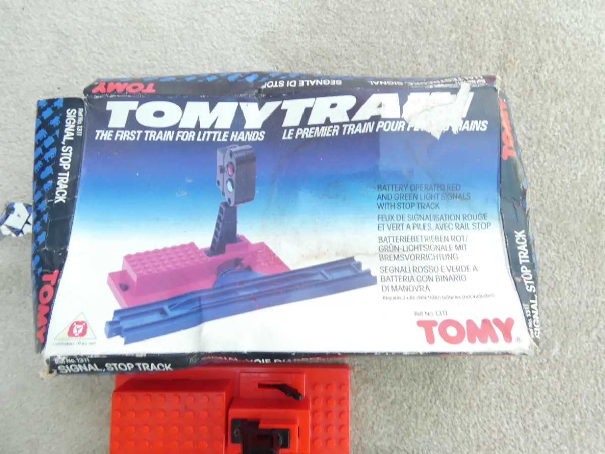 vintage 1980's TOMY train battery operated signals with stop track
