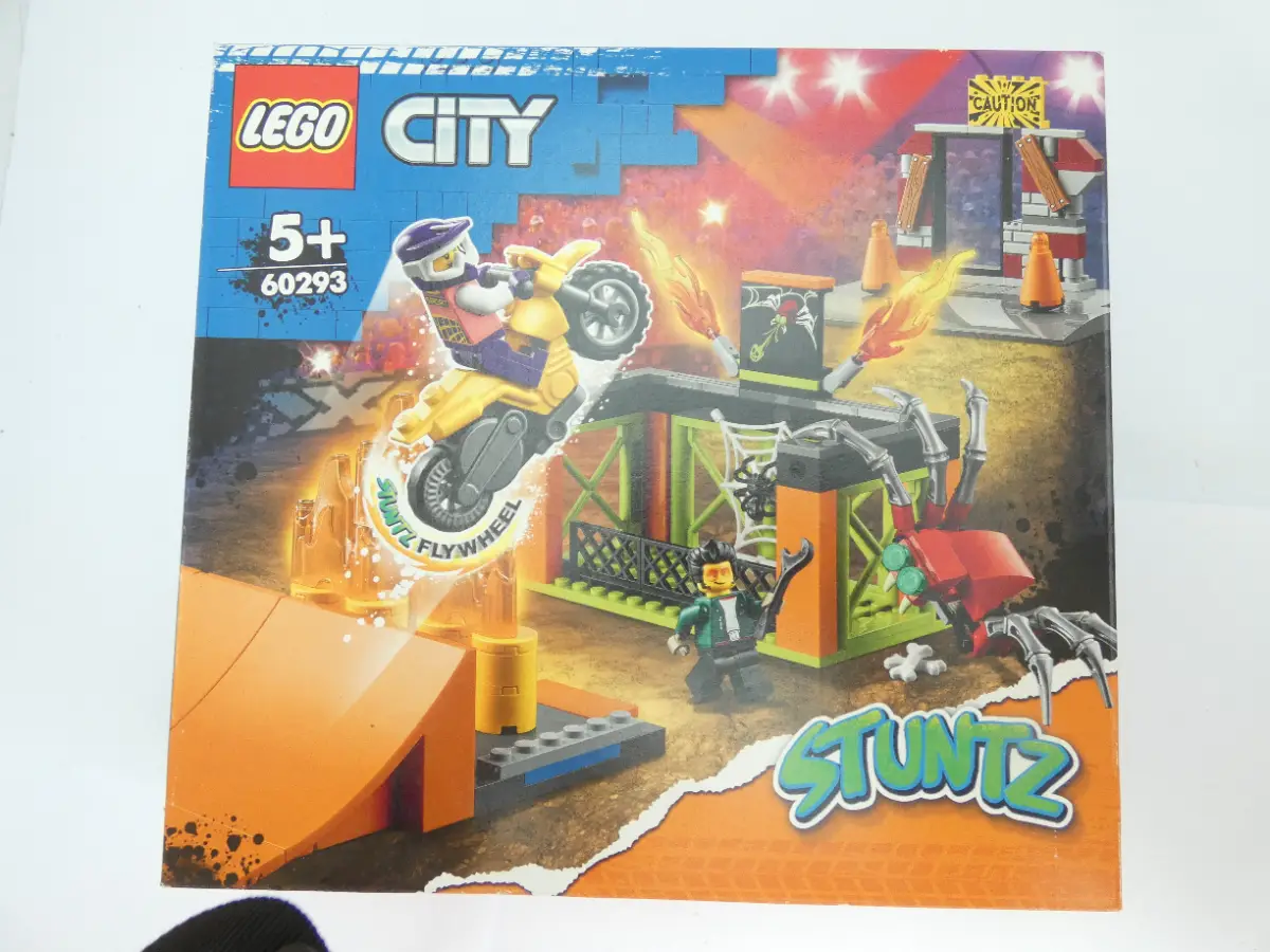 Lego 60293 City Stunt Park - New & Sealed - Retired Dec 2022