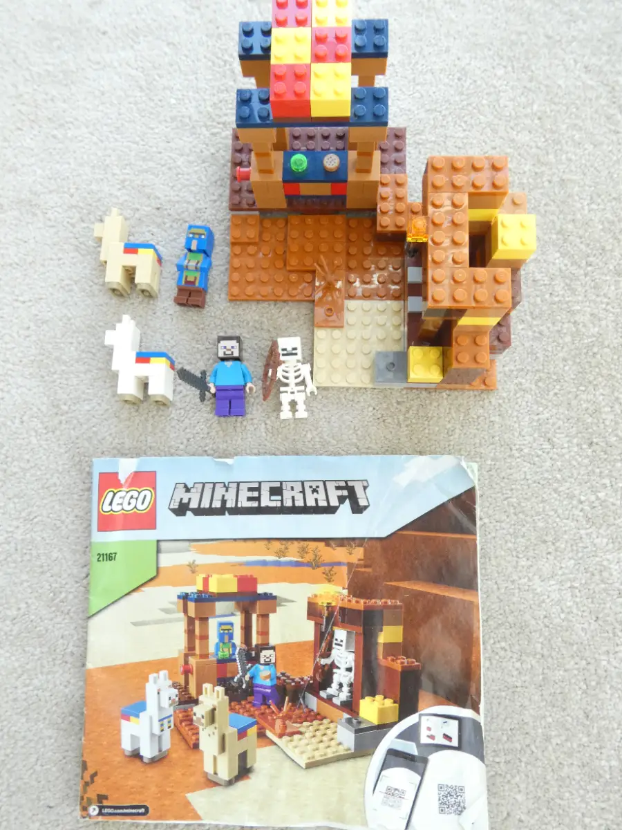 LEGO Minecraft The Trading Post 21167 Complete Set and instructions