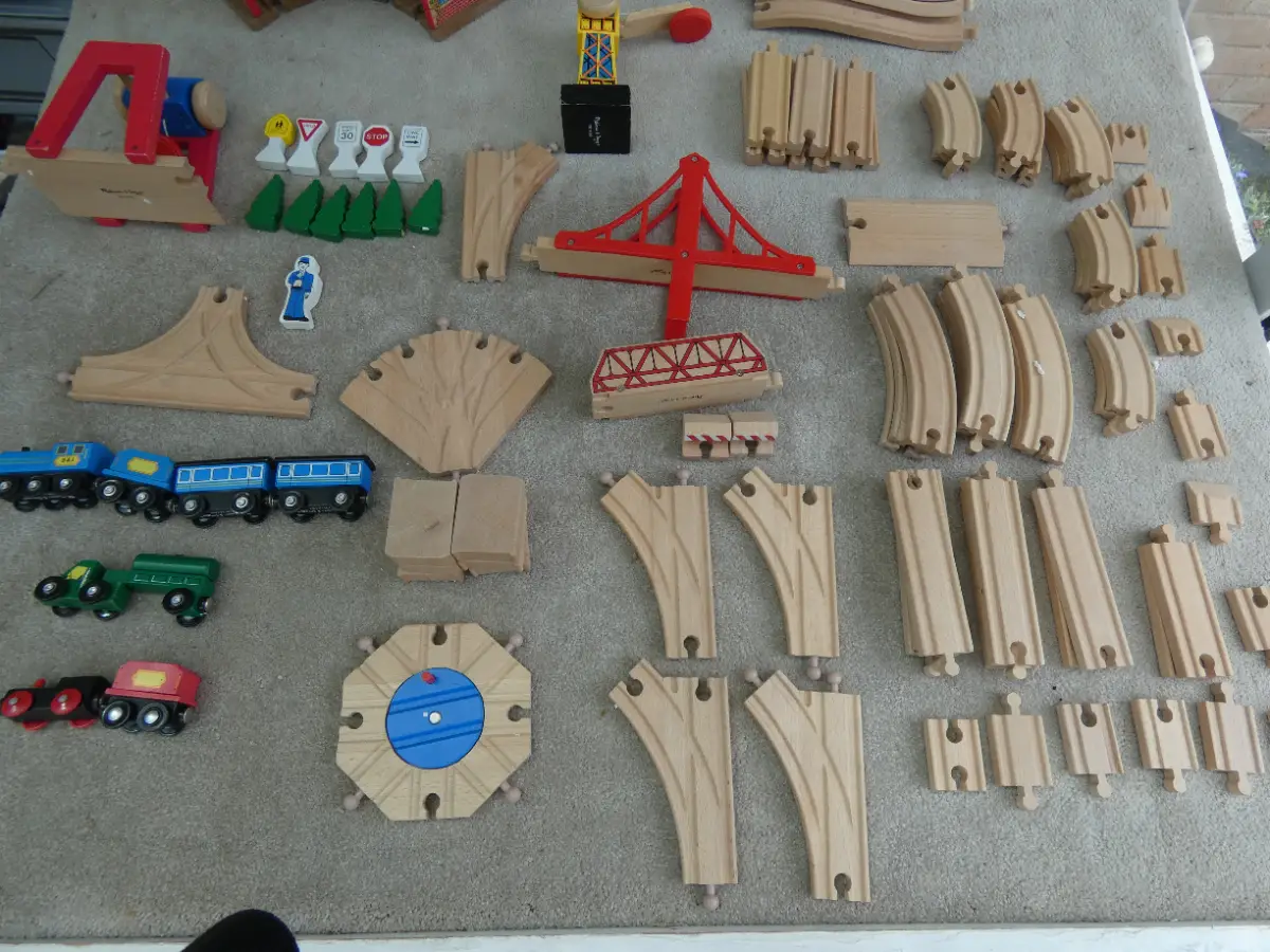 Melissa & Doug wooden train set (Large layout)