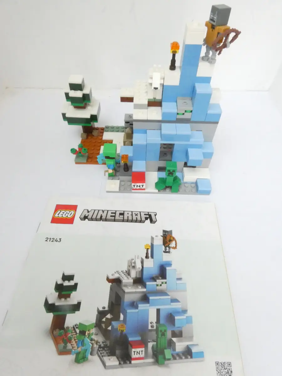 LEGO Minecraft the Frozen Peaks Play Set 21243 Complete Boxed, Rare Retired