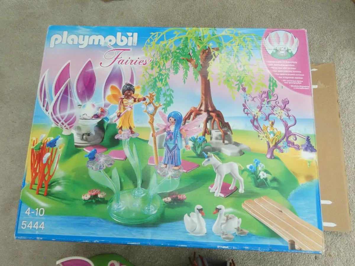 Playmobil 5444 Fairy Island with Jewel Fountain
