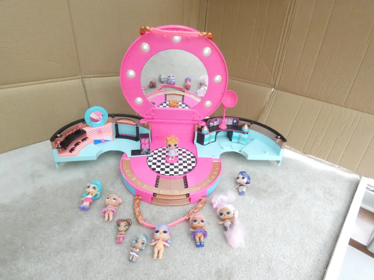 LOL surprise hair beauty salon play set carry case with light up mirror