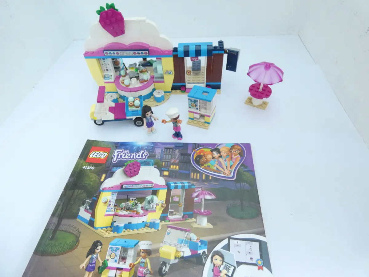 LEGO Friends Olivia's Cupcake Café Building Set (41366)