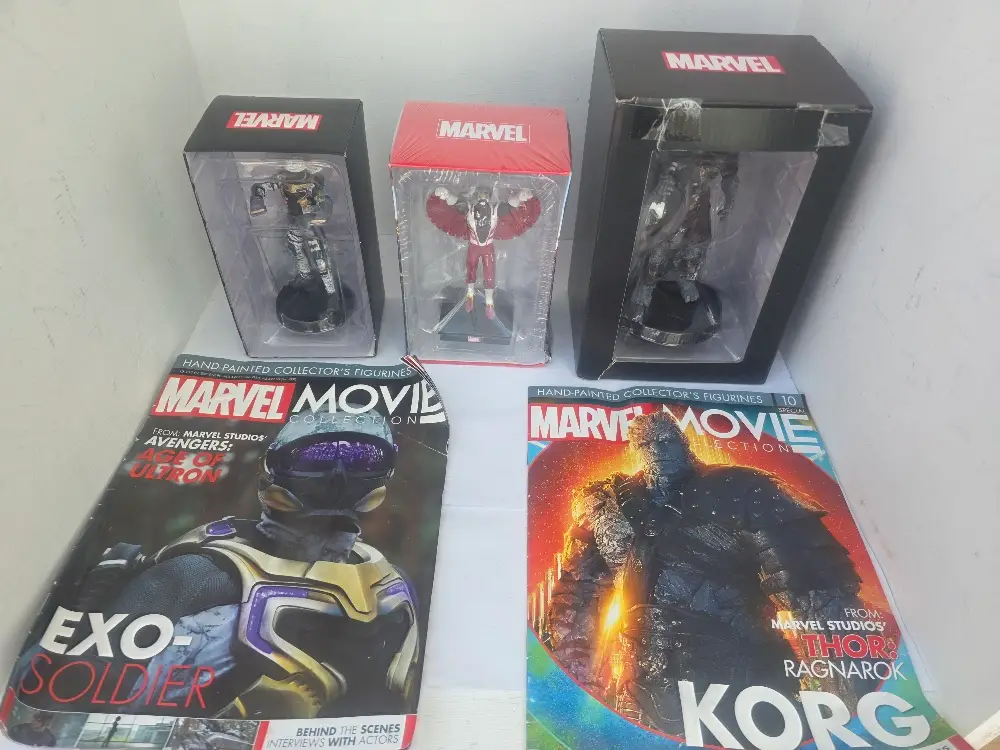 Marvel Bundle Exo Soldier, Korg and Falcon and 2 booklets