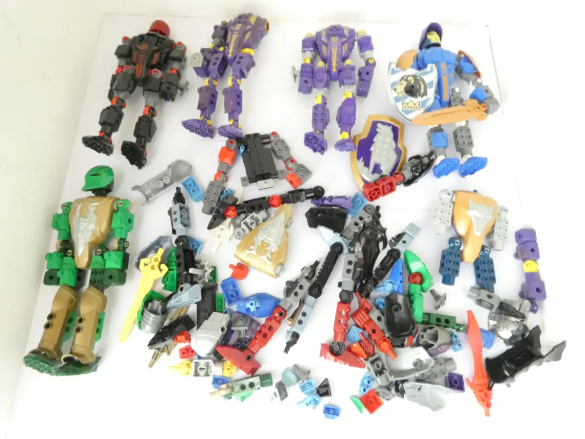 Lego Knights Kingdom - II large action figures and Spares Bundle
