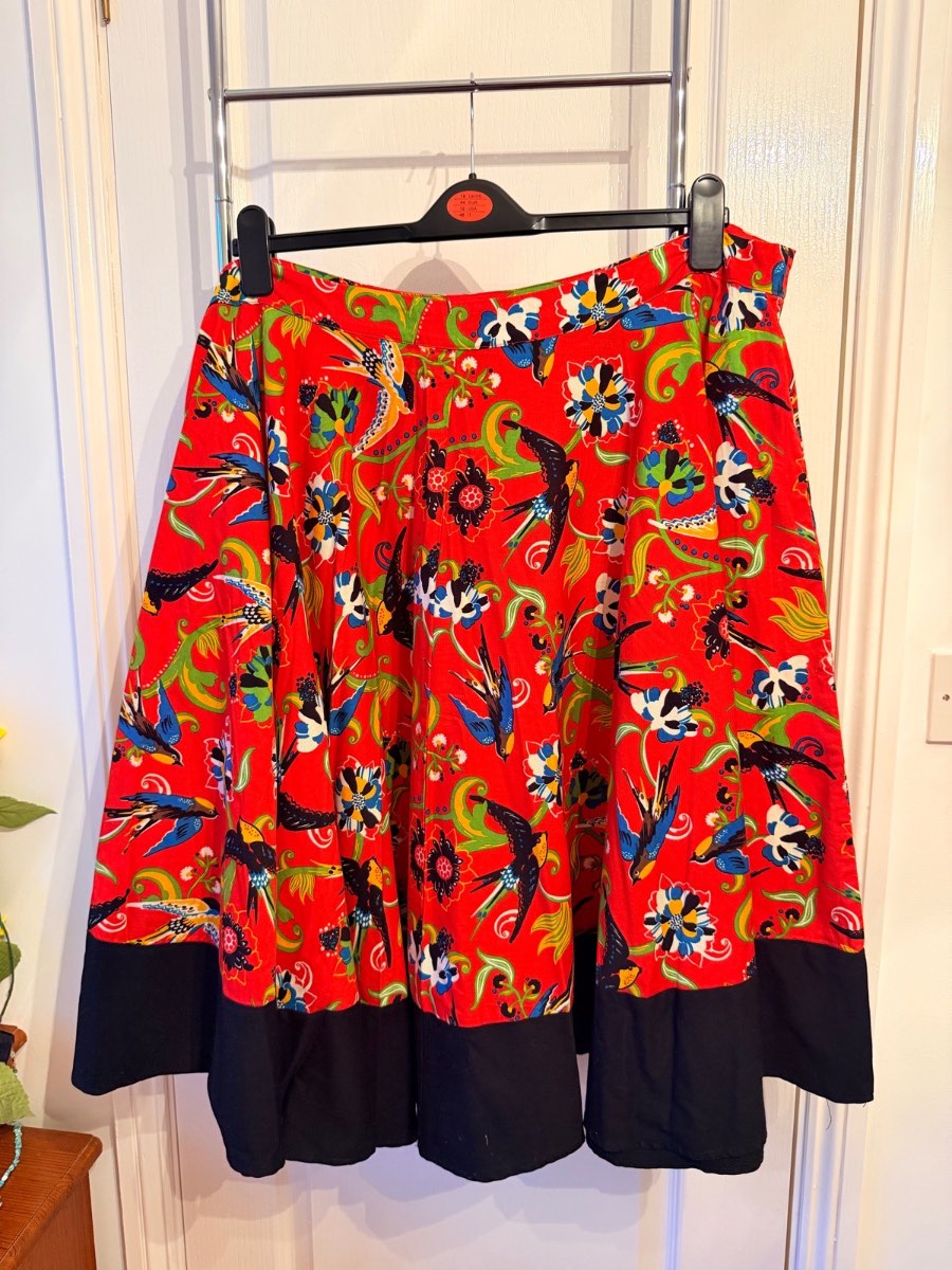 ✨ Lindy Bop Red Swallow Bird Print Swing Skirt ✨
