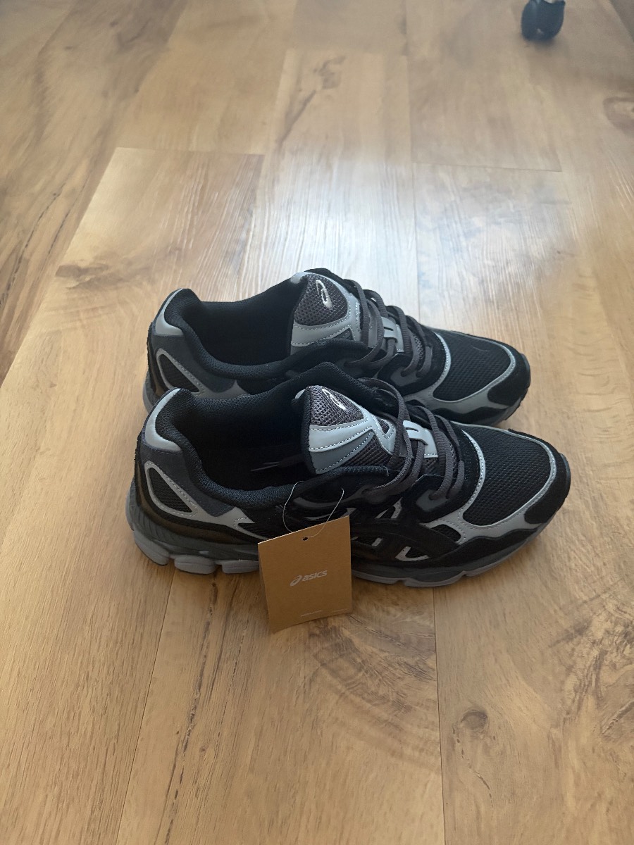 ASICS shoes uk 9