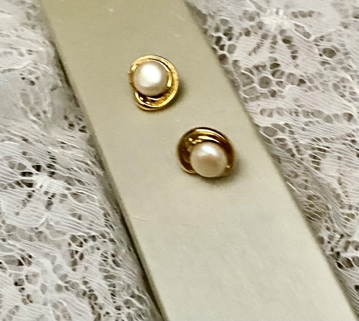 Vintage style faux Pearl clip on earrings