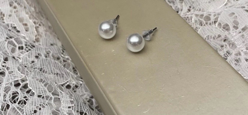 Mini faux Pearl earrings NWOT