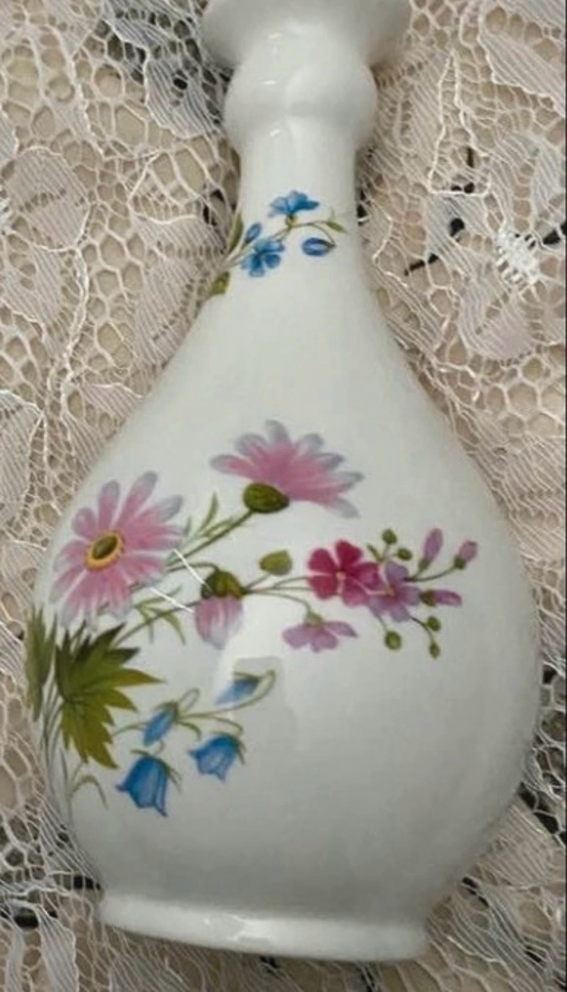 Vintage crown wild flowers vase