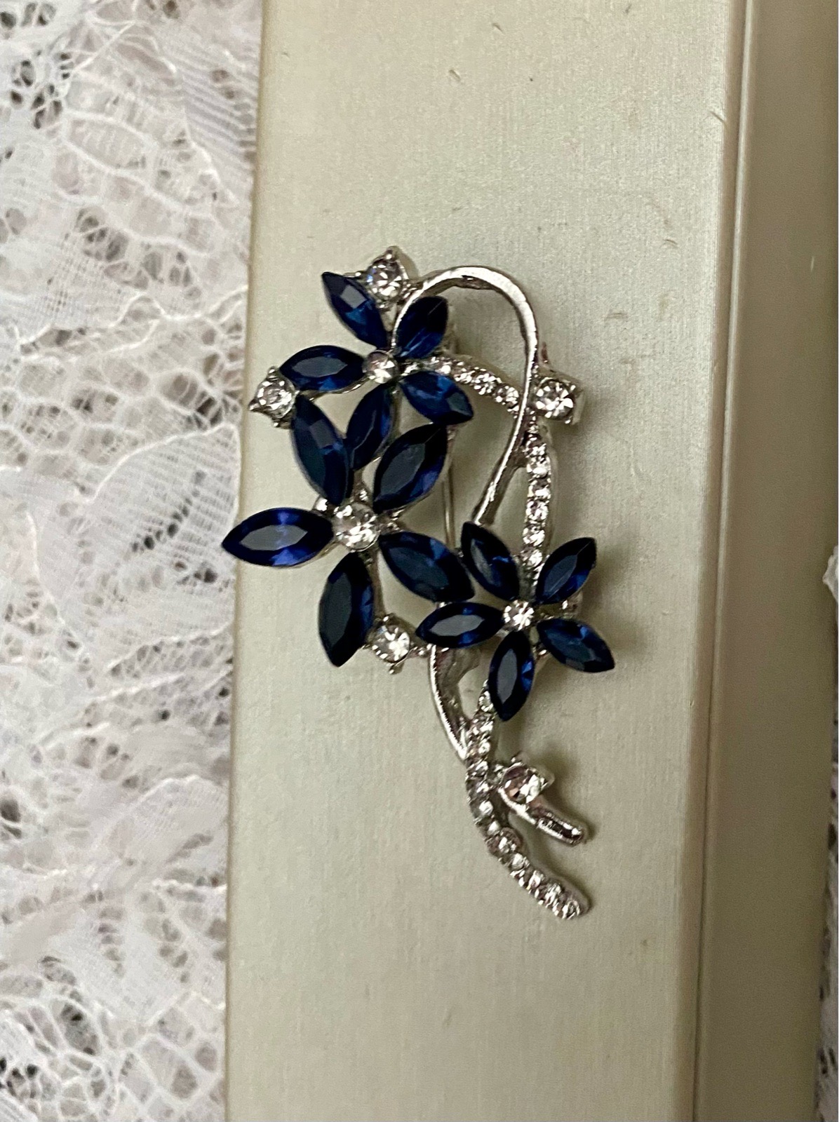 Navy and silver tones vintage style brooch