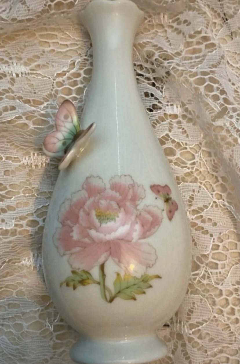 Vintage 1986 st Michael floral vase with butterfly