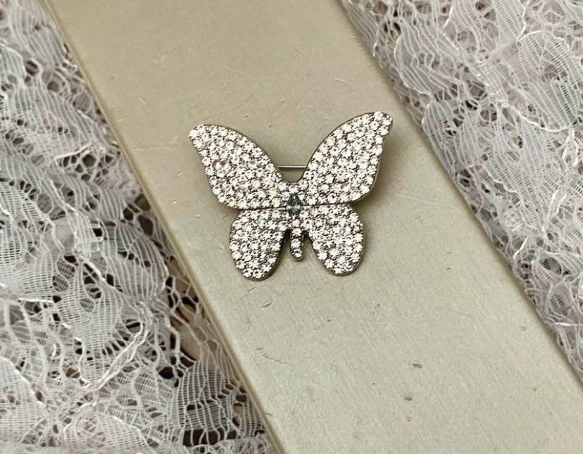 Mini Silver tones diamante brooch