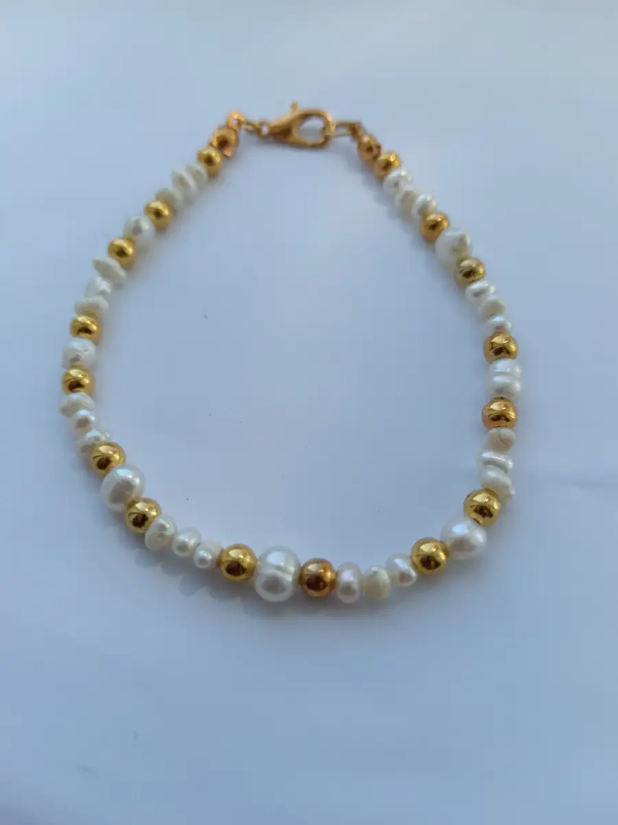White pearls bracelet
