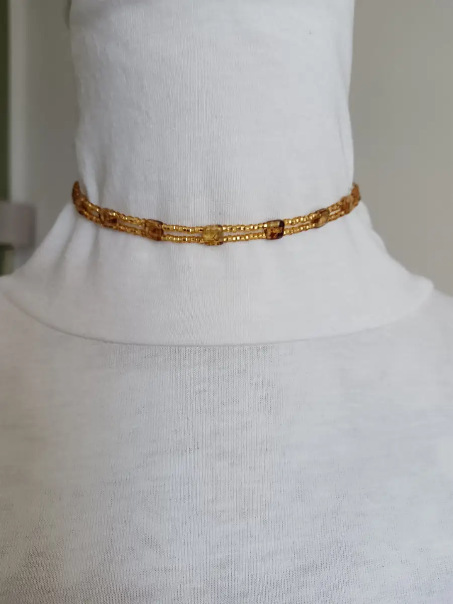 Double layers necklace with amber