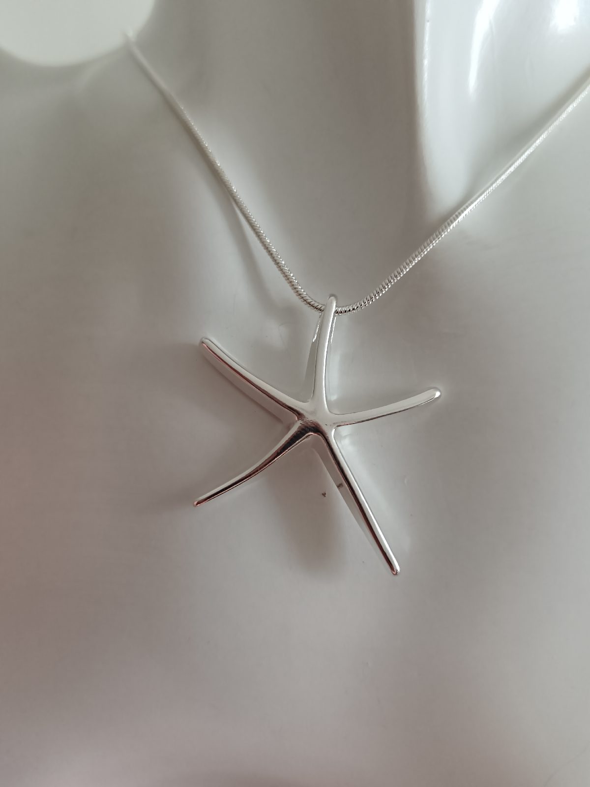 Starfish pendant necklace