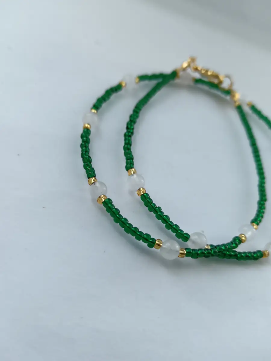 Green necklace with quartz