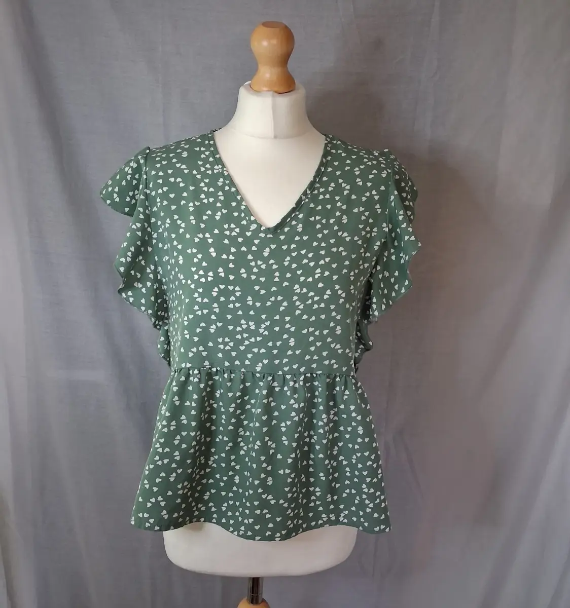 SHEIN Sage Green Flutter Sleeve Heart Print Peplum Blouse | Size M (UK 10)